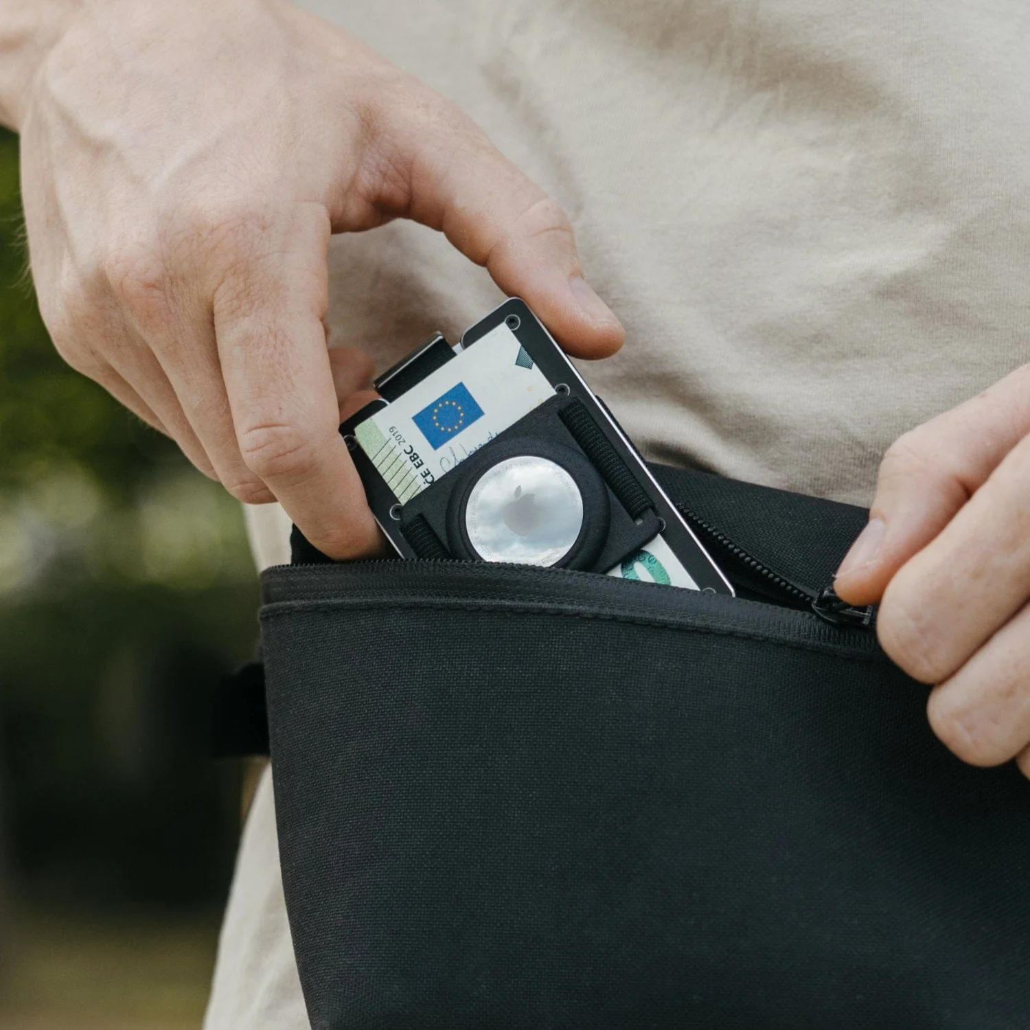 Brushed Black Metal Slim Wallet - Image 9